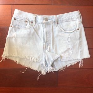 Various colors of Levi’s high waisted 501 shorts